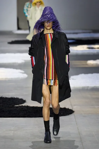 Look 19